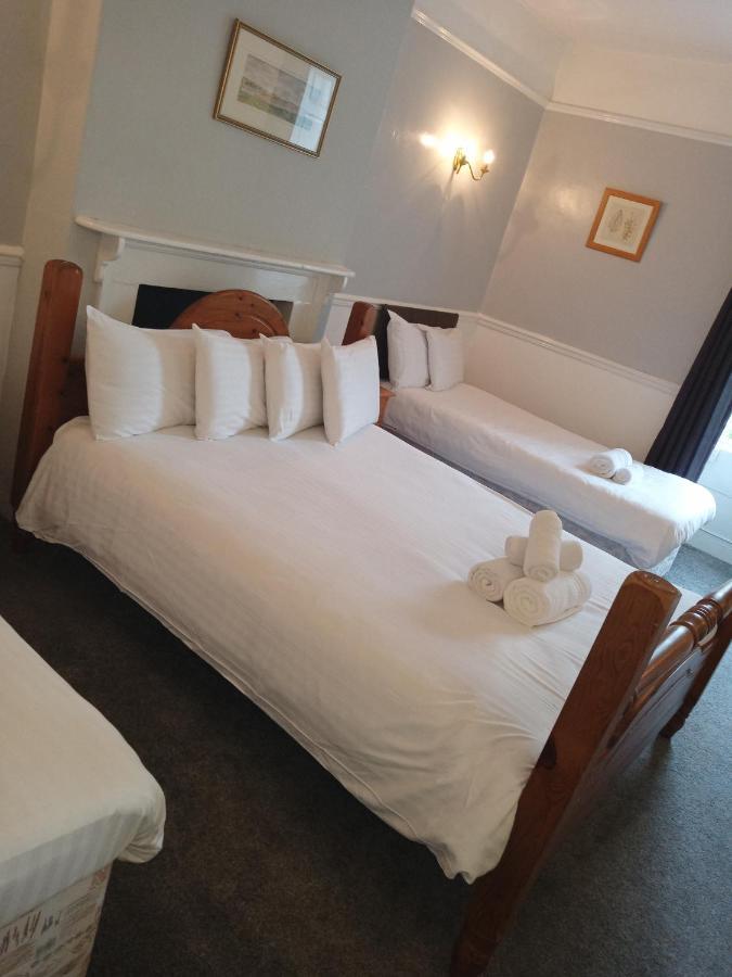 Blue Bell Hotel Белфорд Екстер'єр фото