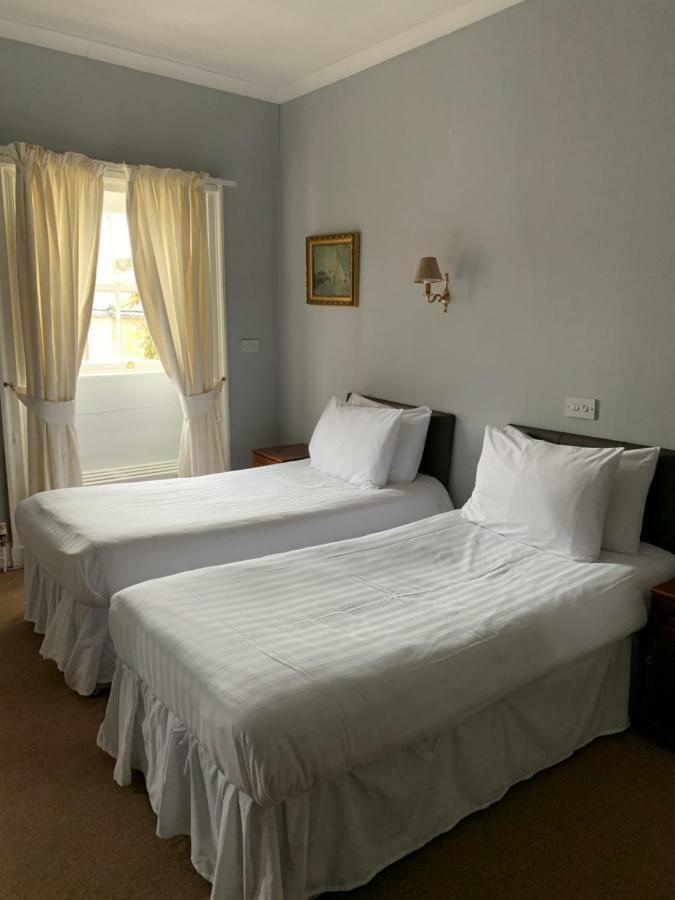 Blue Bell Hotel Белфорд Екстер'єр фото